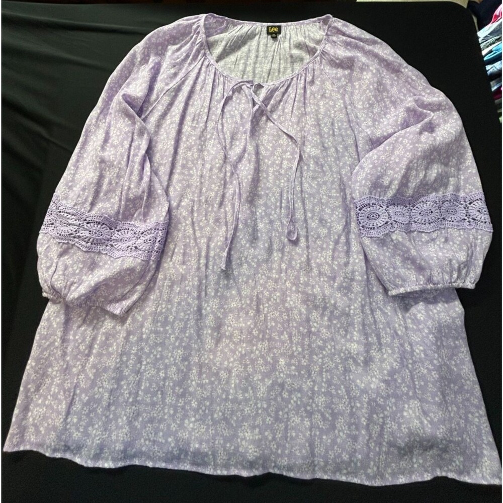 NWOT Lee 3X Top Lavender Daisy Crochet Blouse Boho Hi-Low Cottagecore 3/4 Sleeve